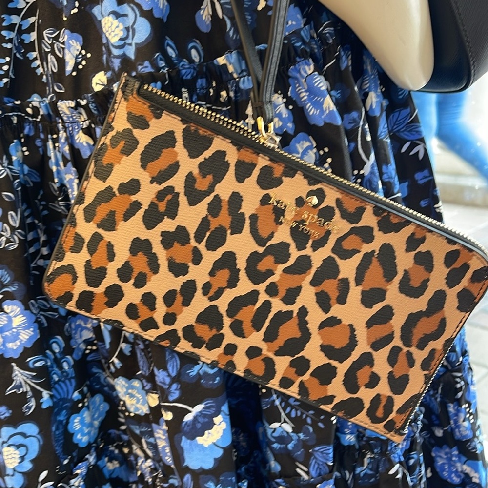 Kate Spade Lucy Leopard Medium L Zip Wristlet
Brown Multi Leopard 
NWT - Picture 2 of 16